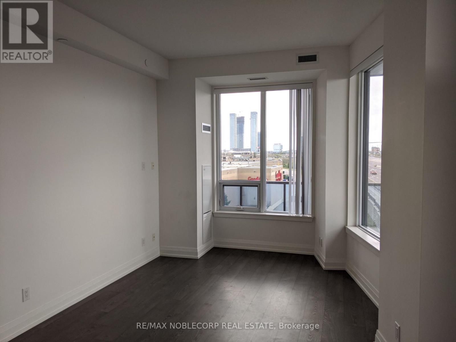 Photo 28 of 317 3600 Highway 7 W, Vaughan ON
