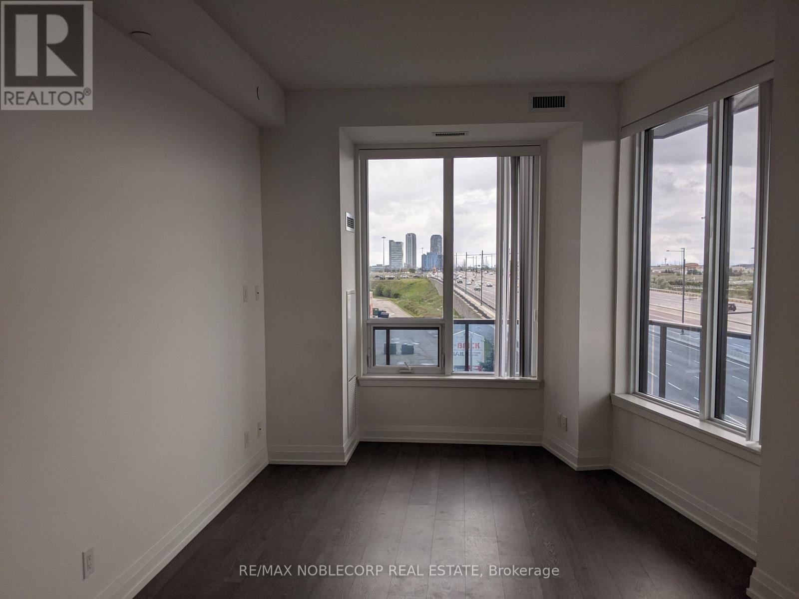 Photo 20 of 317 3600 Highway 7 W, Vaughan ON