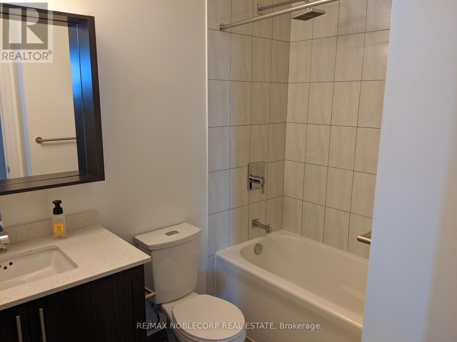 Photo 23 of 317 3600 Highway 7 W, Vaughan ON