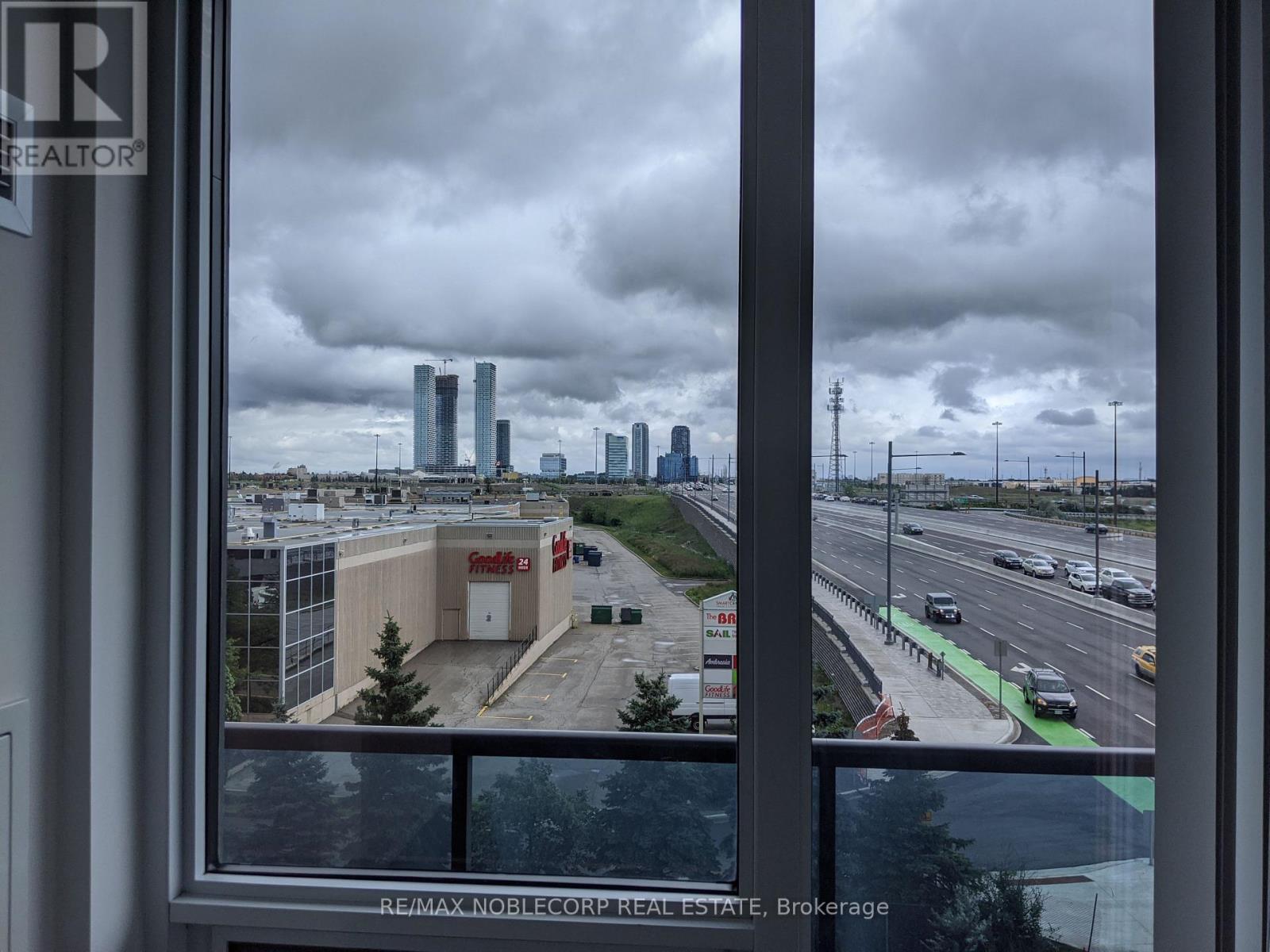 Photo 10 of 317 3600 Highway 7 W, Vaughan ON