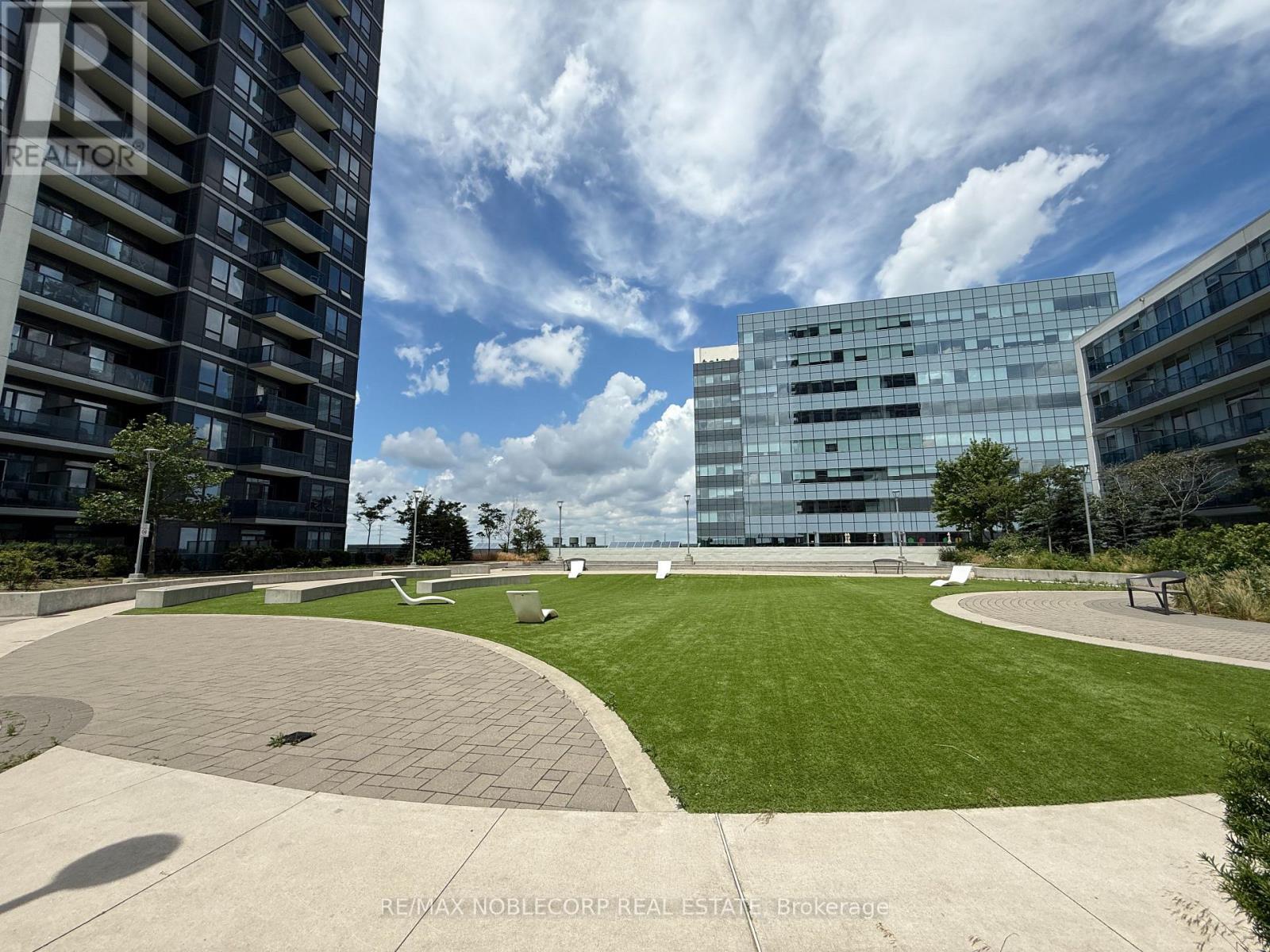 Photo 13 of 317 3600 Highway 7 W, Vaughan ON