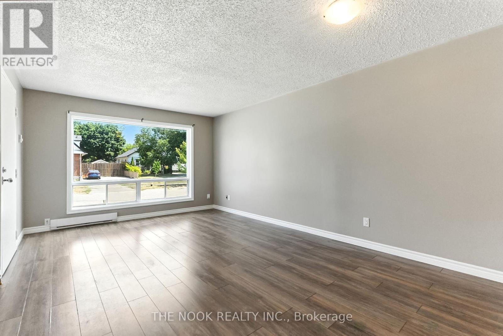 Photo 10 of 1 294 Verdun Road, Oshawa ON