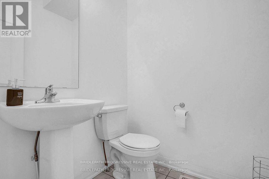 Photo 33 of 22 Alaskan Heights, Barrie ON
