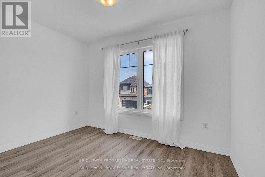 Photo 17 of 22 Alaskan Heights, Barrie ON