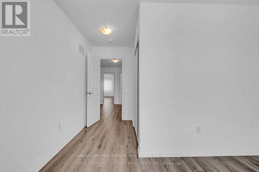 Photo 28 of 22 Alaskan Heights, Barrie ON