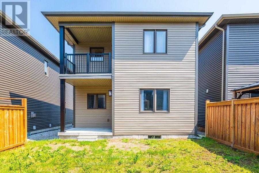 Photo 10 of 22 Alaskan Heights, Barrie ON