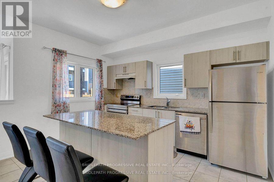 Photo 11 of 22 Alaskan Heights, Barrie ON