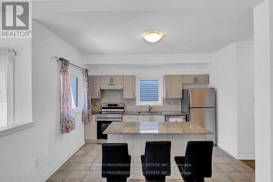 Photo 31 of 22 Alaskan Heights, Barrie ON
