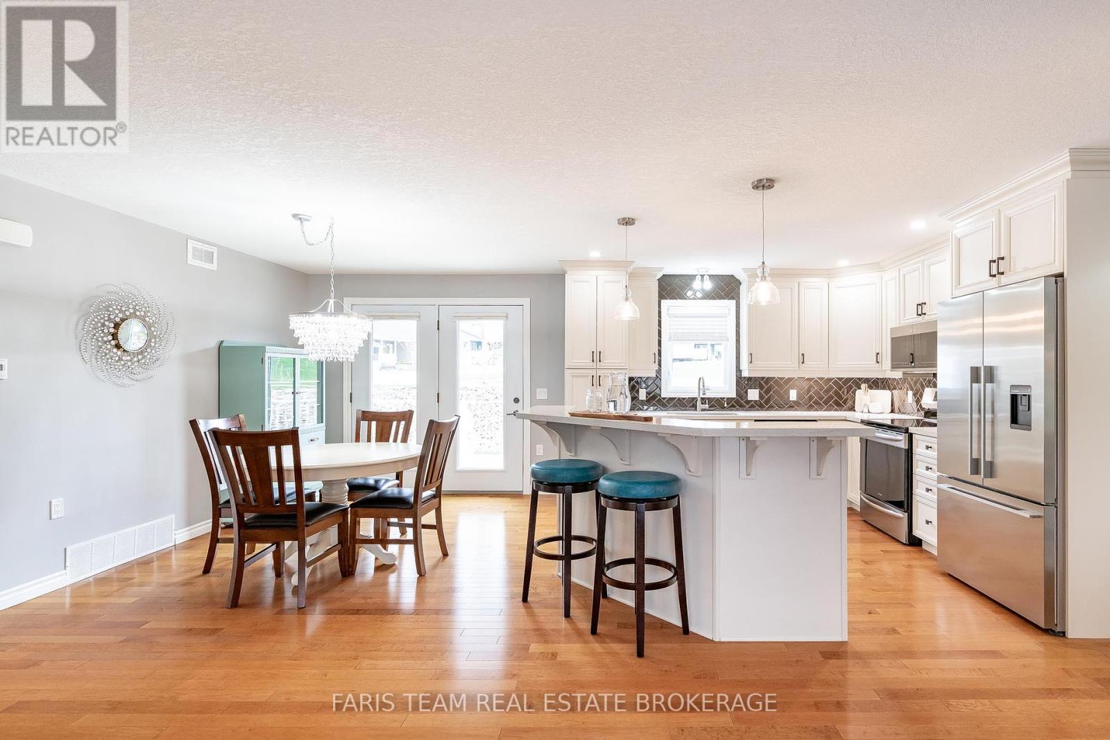 Photo 3 of 1 Gidley Court, Penetanguishene ON