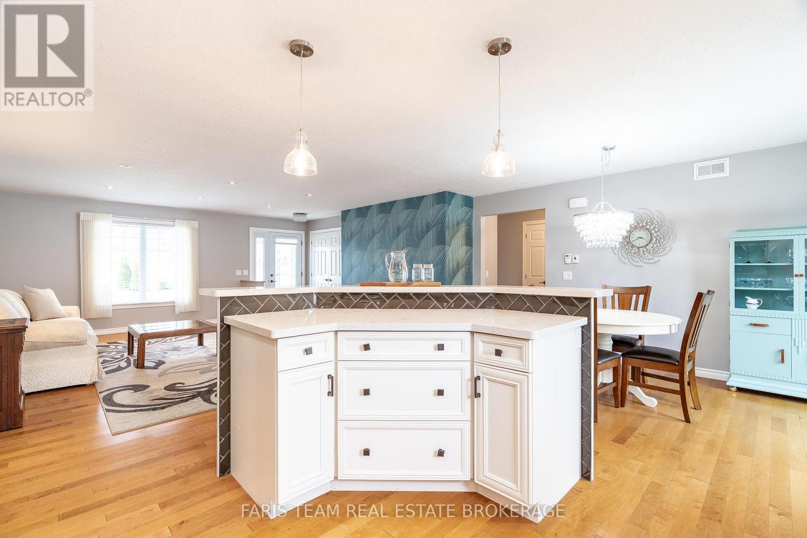 Photo 17 of 1 Gidley Court, Penetanguishene ON