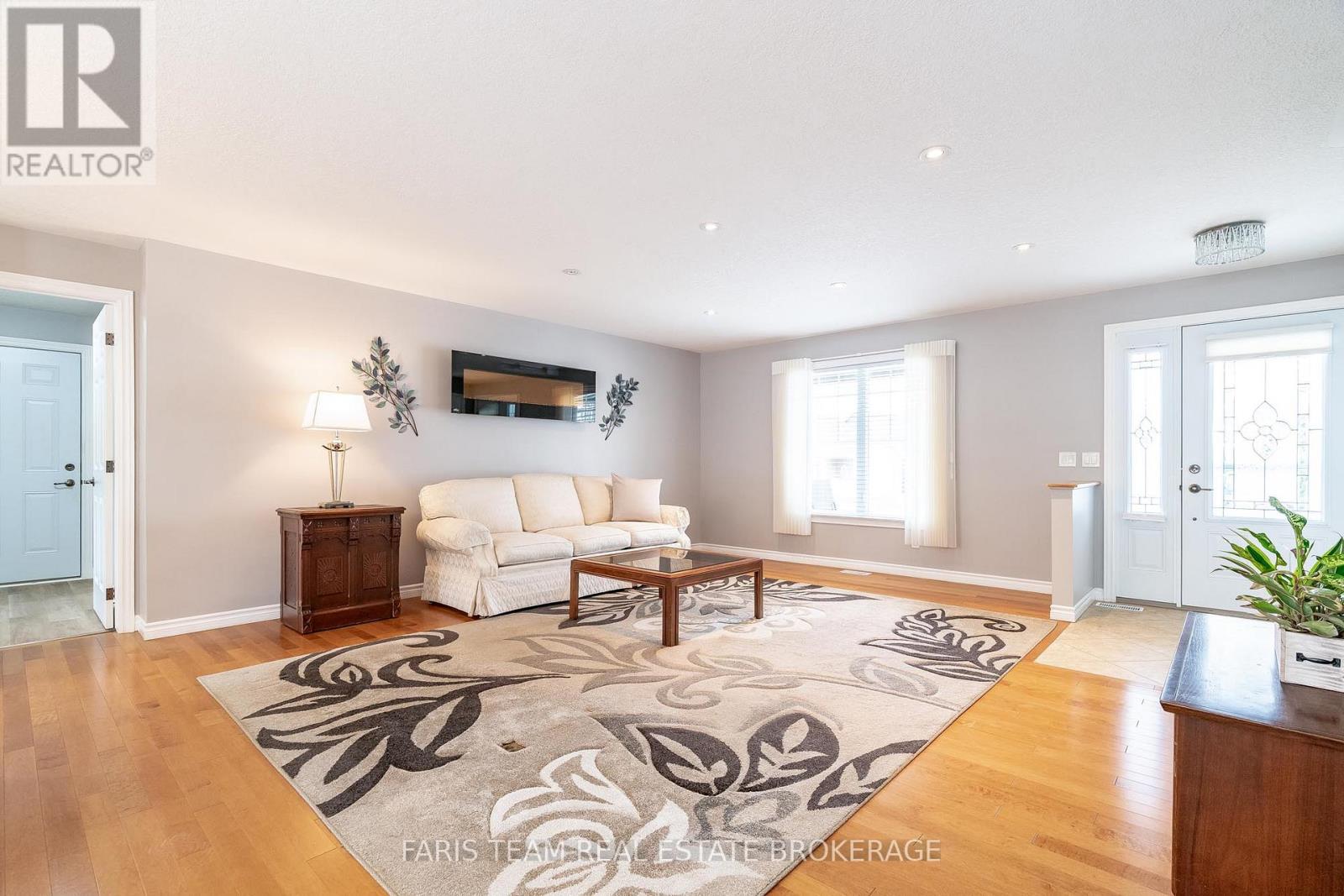 Photo 22 of 1 Gidley Court, Penetanguishene ON