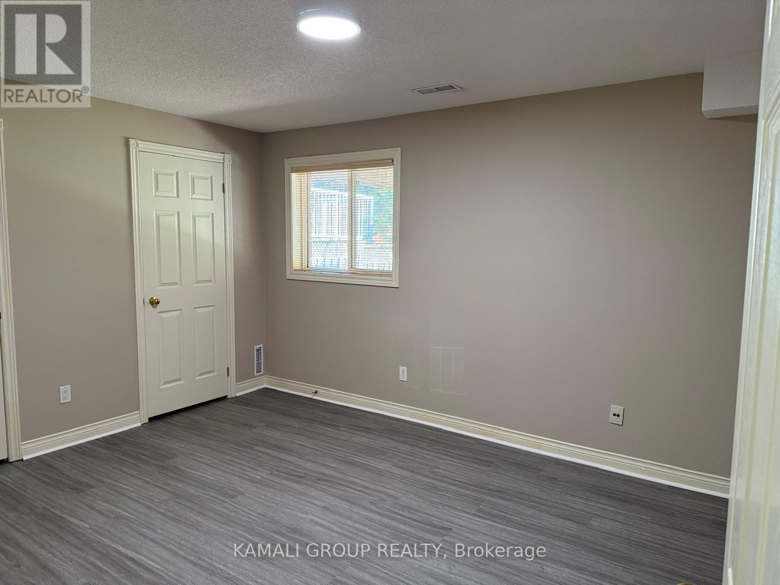 Photo 10 of Bsmt 73 Silver Maple Crescent, Barrie ON