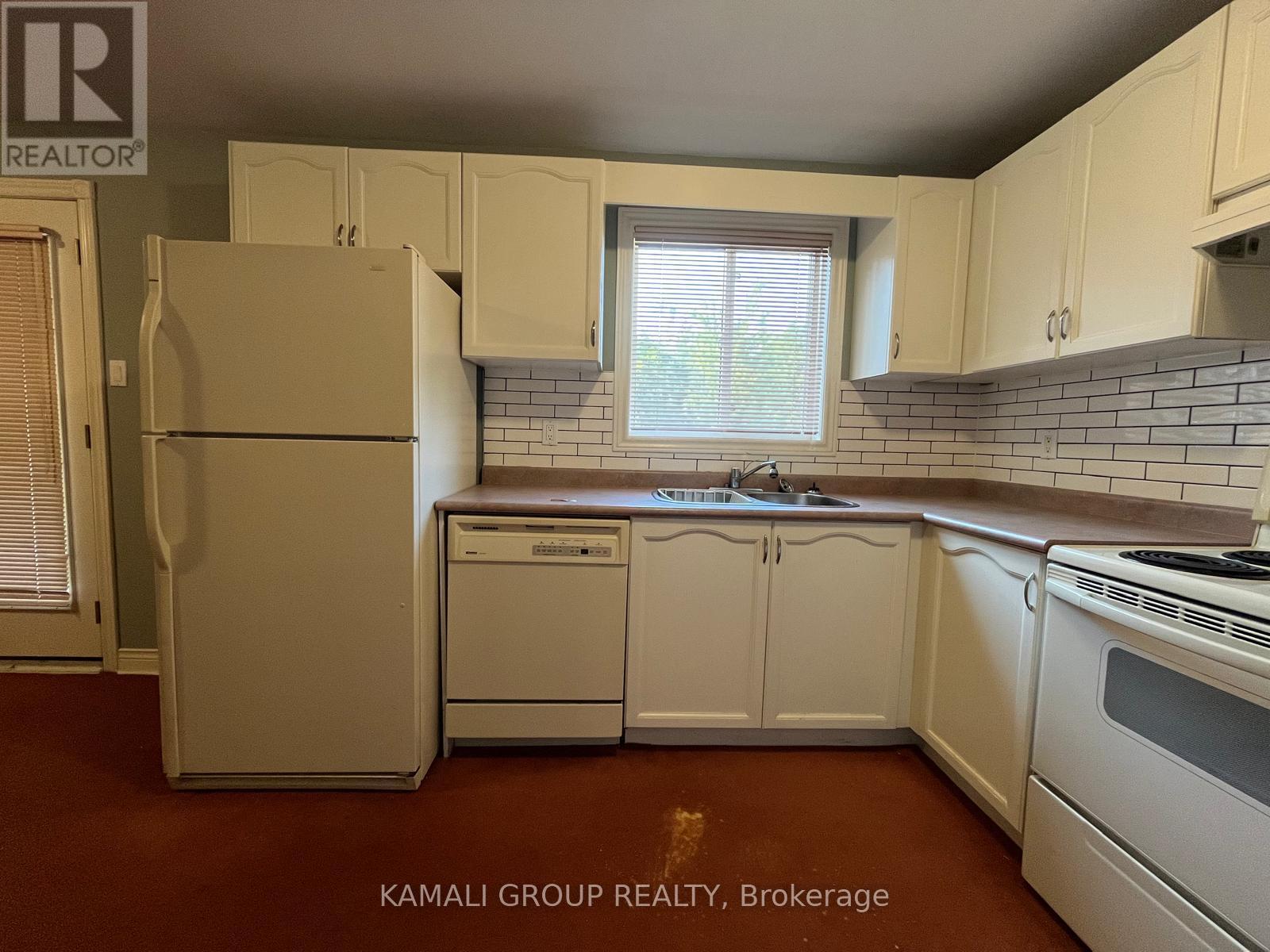 Photo 16 of Bsmt 73 Silver Maple Crescent, Barrie ON