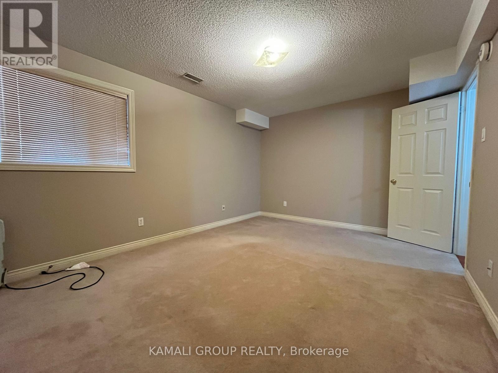 Photo 8 of Bsmt 73 Silver Maple Crescent, Barrie ON