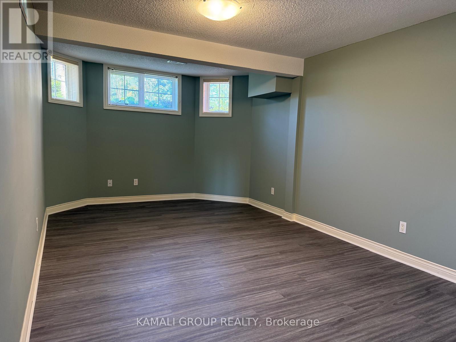 Photo 6 of Bsmt 73 Silver Maple Crescent, Barrie ON