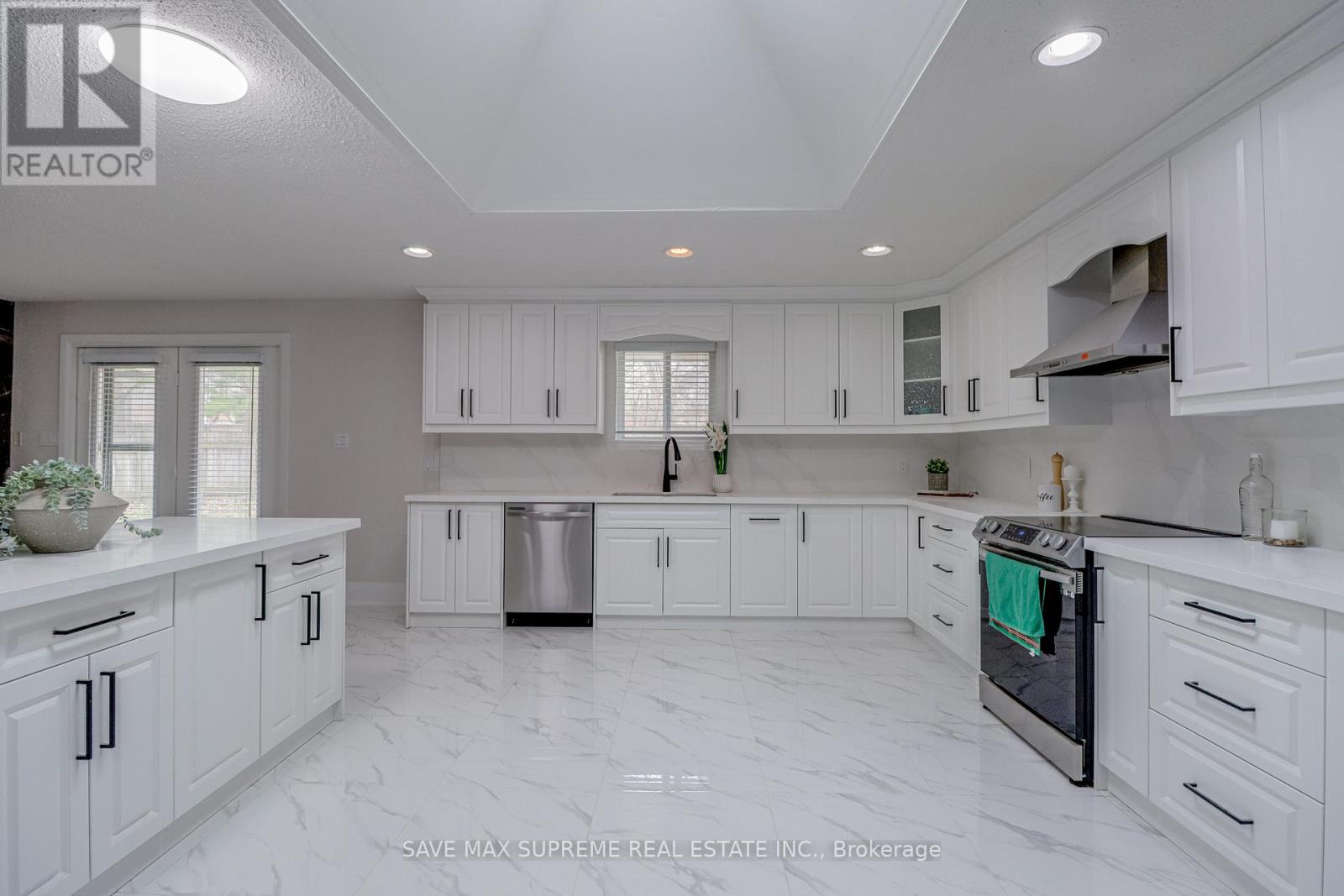 Photo 33 of 10 Curtiss Court, Barrie ON