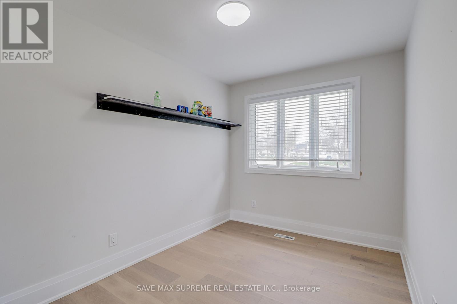 Photo 11 of 10 Curtiss Court, Barrie ON