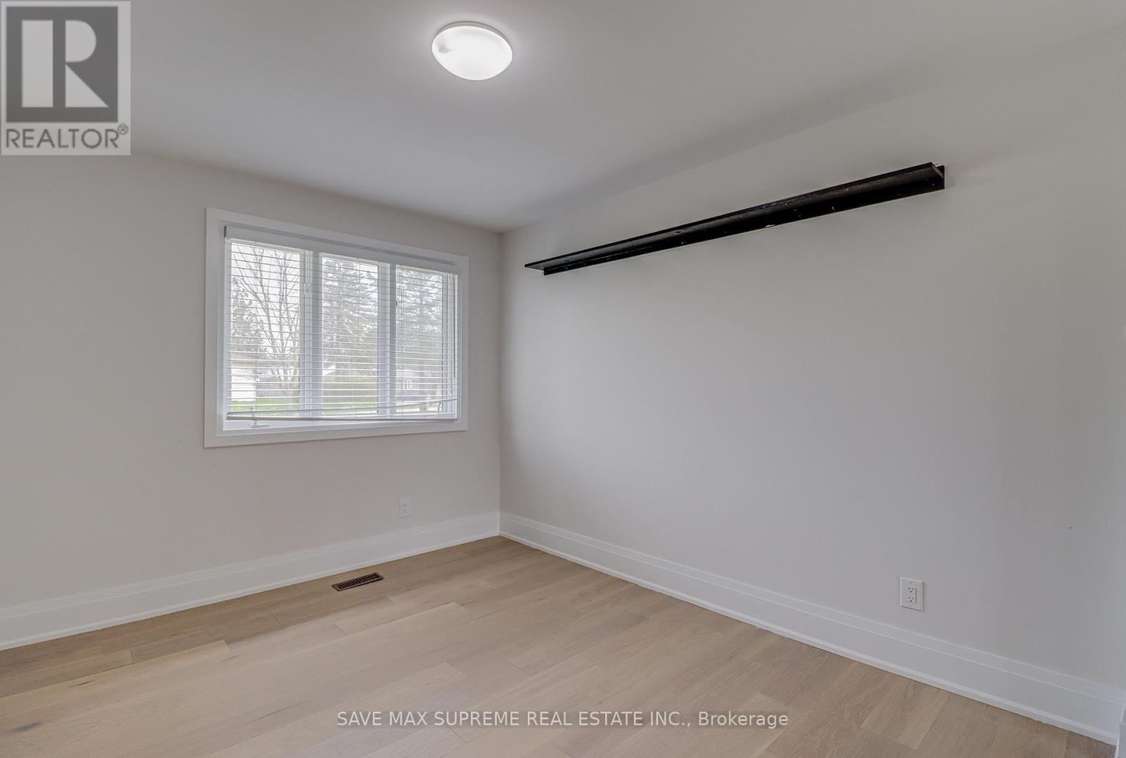 Photo 10 of 10 Curtiss Court, Barrie ON