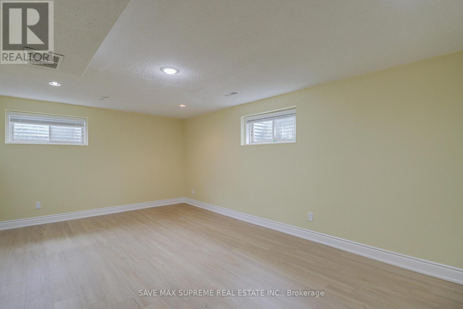 Photo 36 of 10 Curtiss Court, Barrie ON
