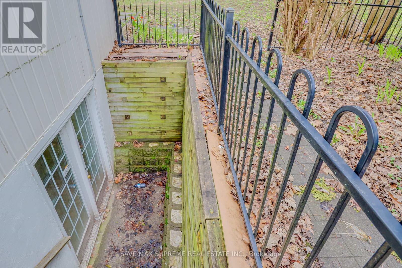 Photo 6 of 10 Curtiss Court, Barrie ON