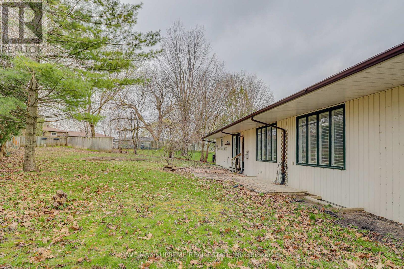 Photo 35 of 10 Curtiss Court, Barrie ON