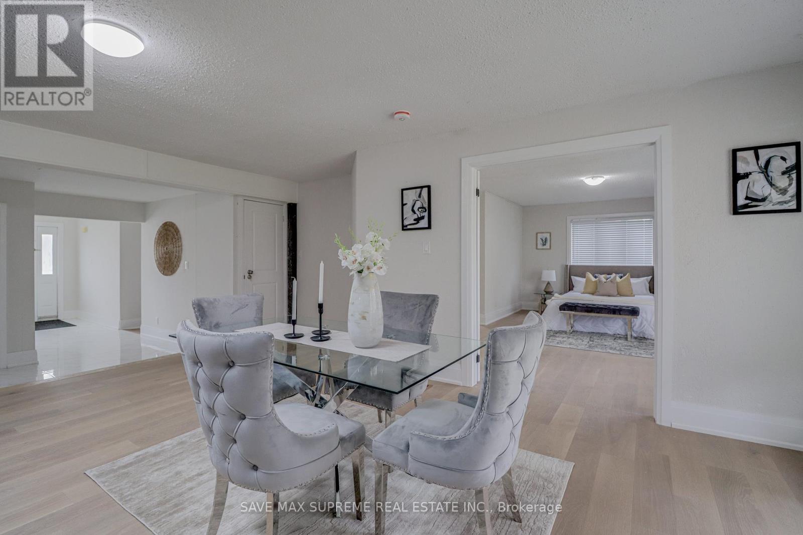 Photo 1 of 10 Curtiss Court, Barrie ON