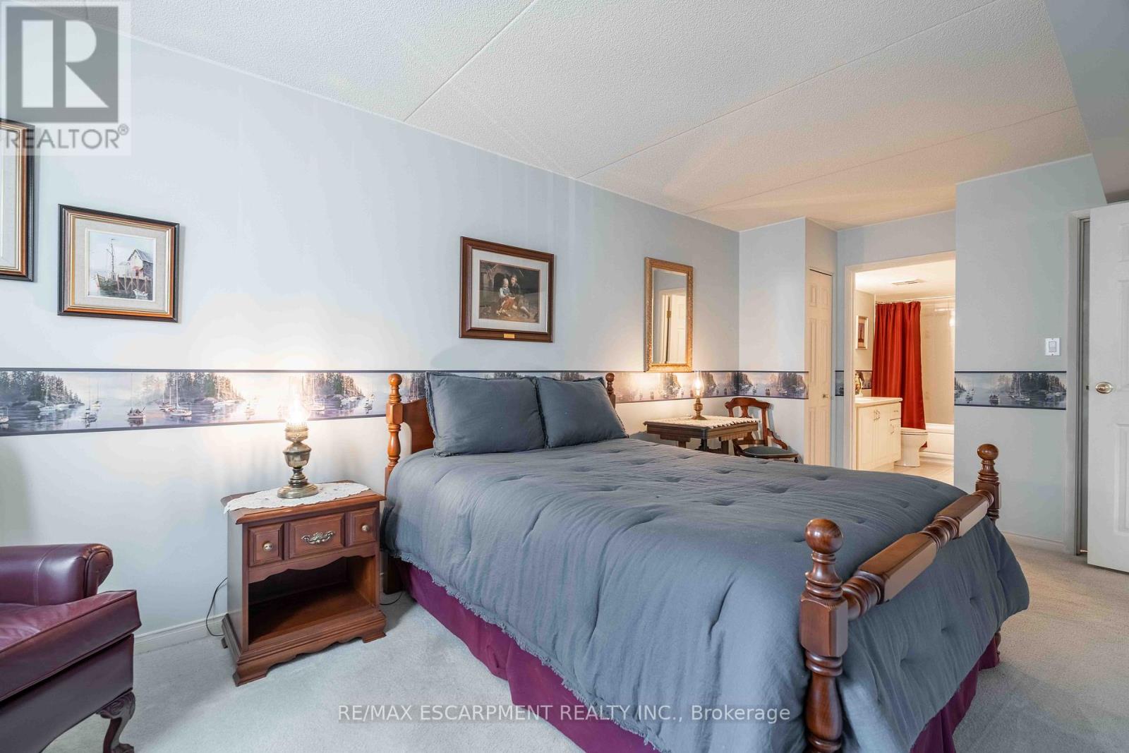 Photo 1 of 102 3499 Upper Middle Road, Burlington ON
