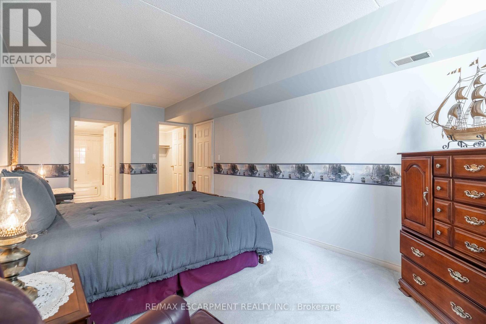Photo 26 of 102 3499 Upper Middle Road, Burlington ON