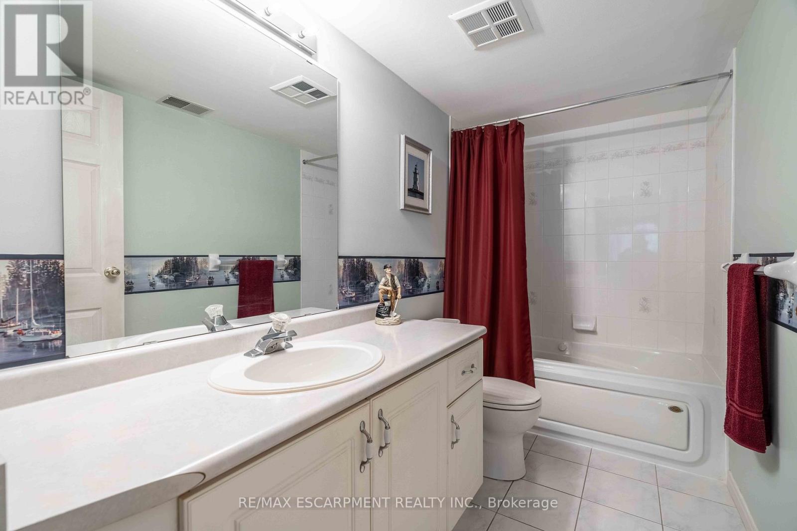 Photo 24 of 102 3499 Upper Middle Road, Burlington ON