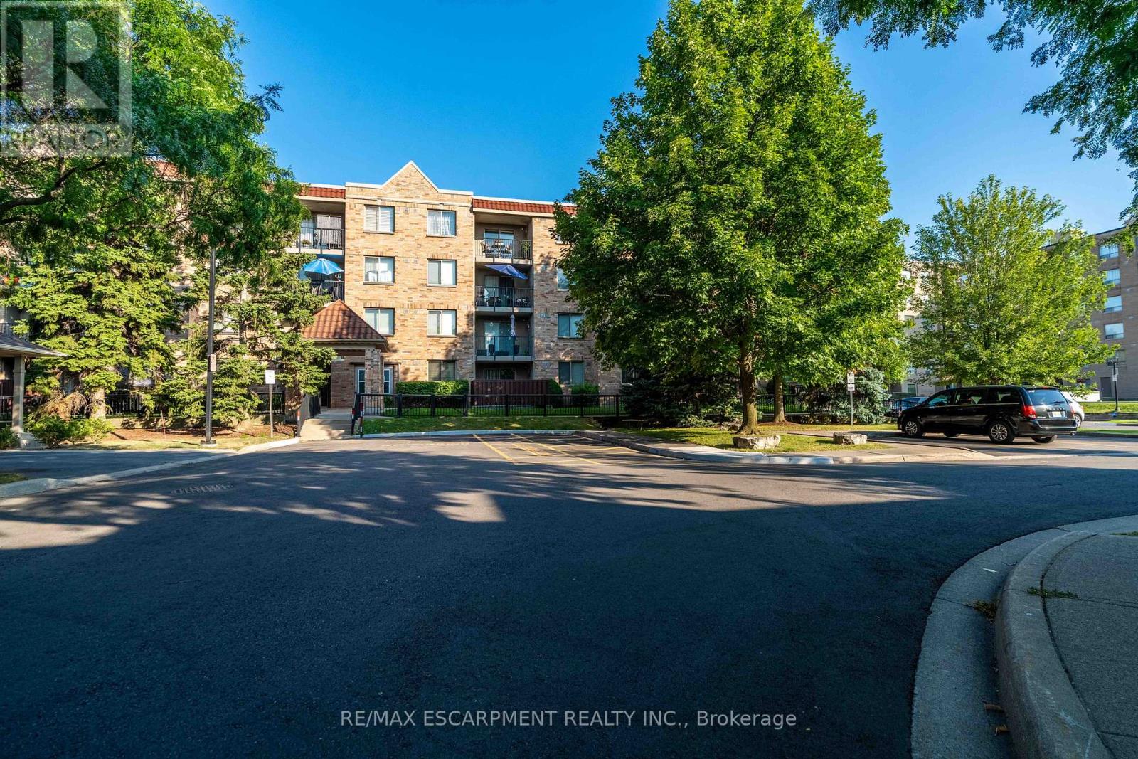 Photo 30 of 102 3499 Upper Middle Road, Burlington ON