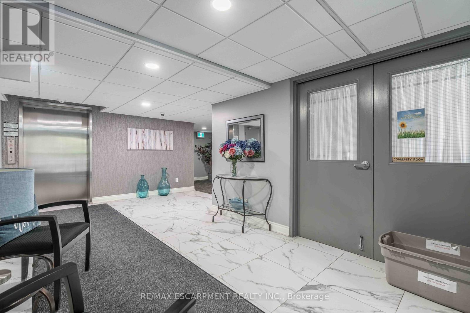 Photo 37 of 102 3499 Upper Middle Road, Burlington ON