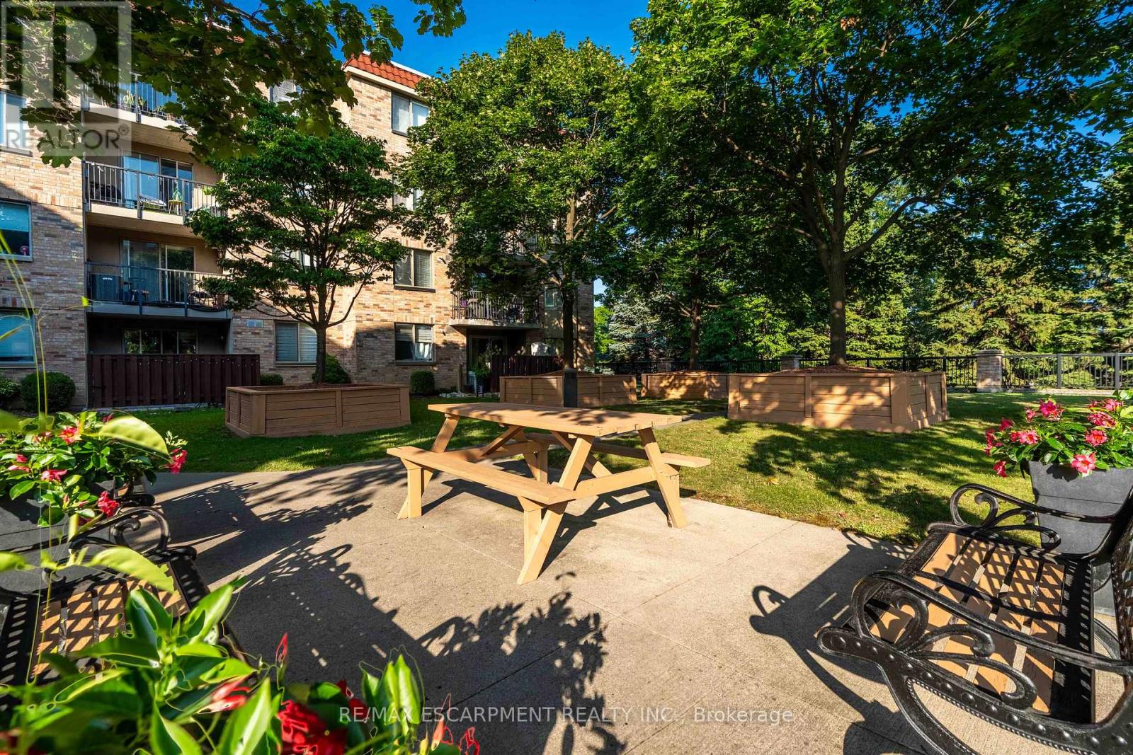 Photo 14 of 102 3499 Upper Middle Road, Burlington ON
