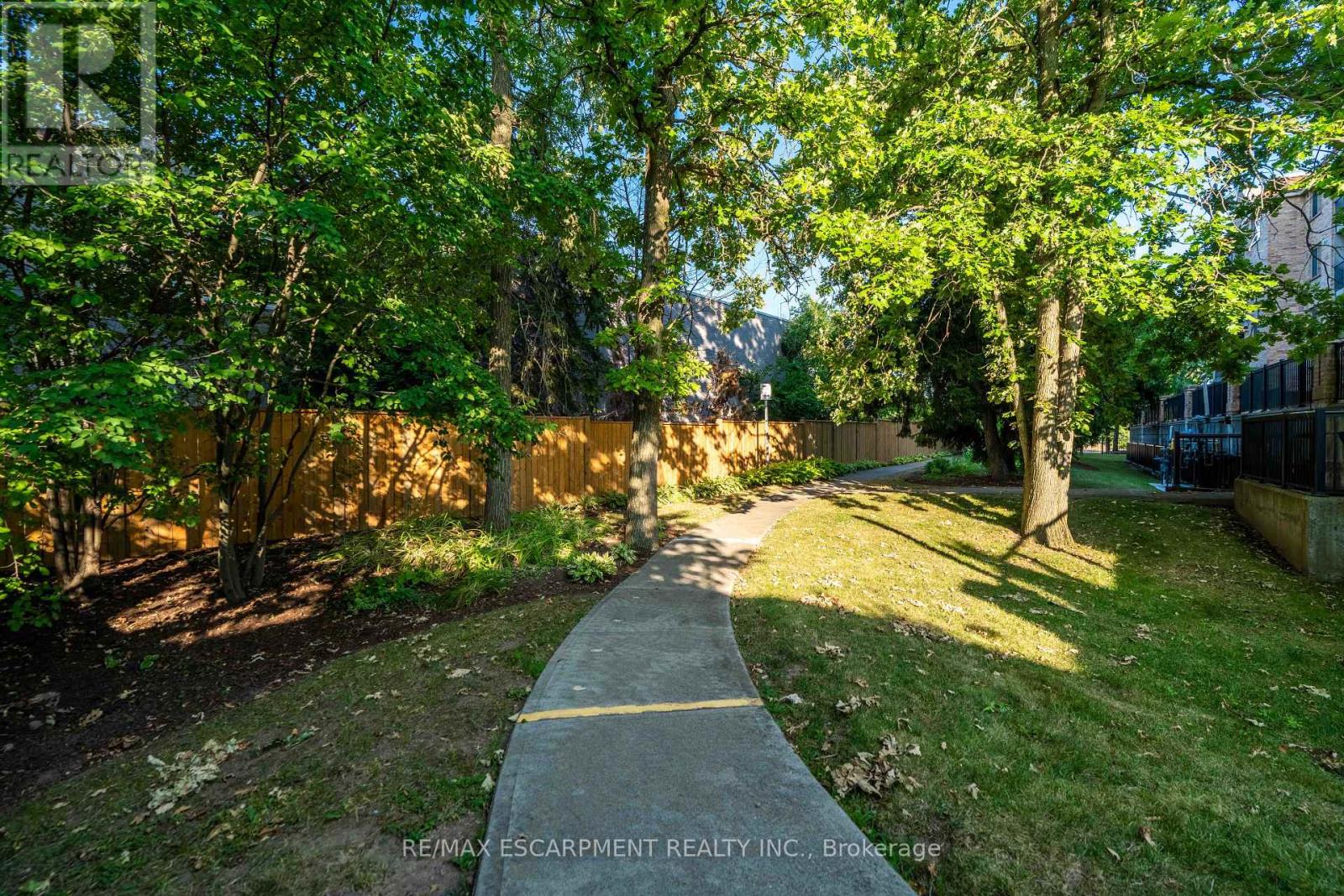 Photo 18 of 102 3499 Upper Middle Road, Burlington ON