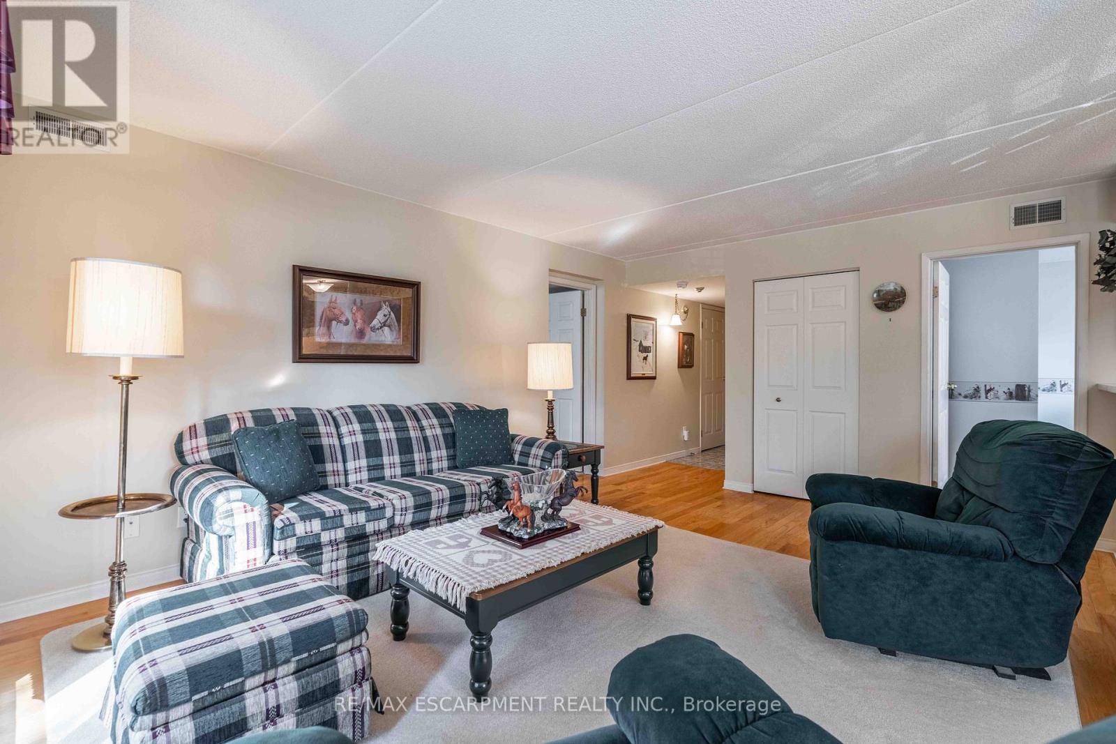 Photo 32 of 102 3499 Upper Middle Road, Burlington ON