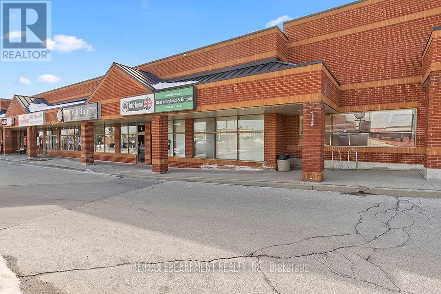 Photo 8 of 2 1248 Dundas Street E, Mississauga ON