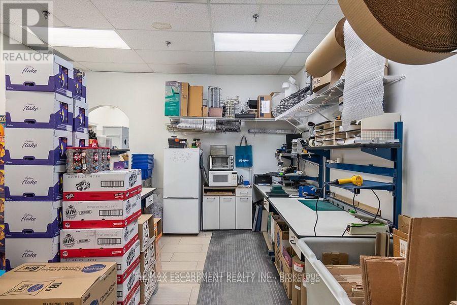 Photo 4 of 2 1248 Dundas Street E, Mississauga ON