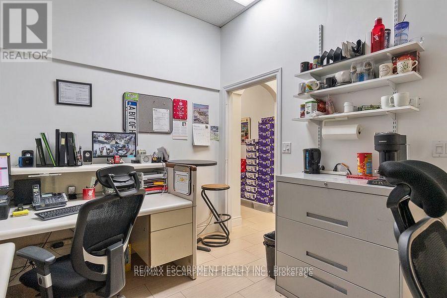 Photo 12 of 2 1248 Dundas Street E, Mississauga ON