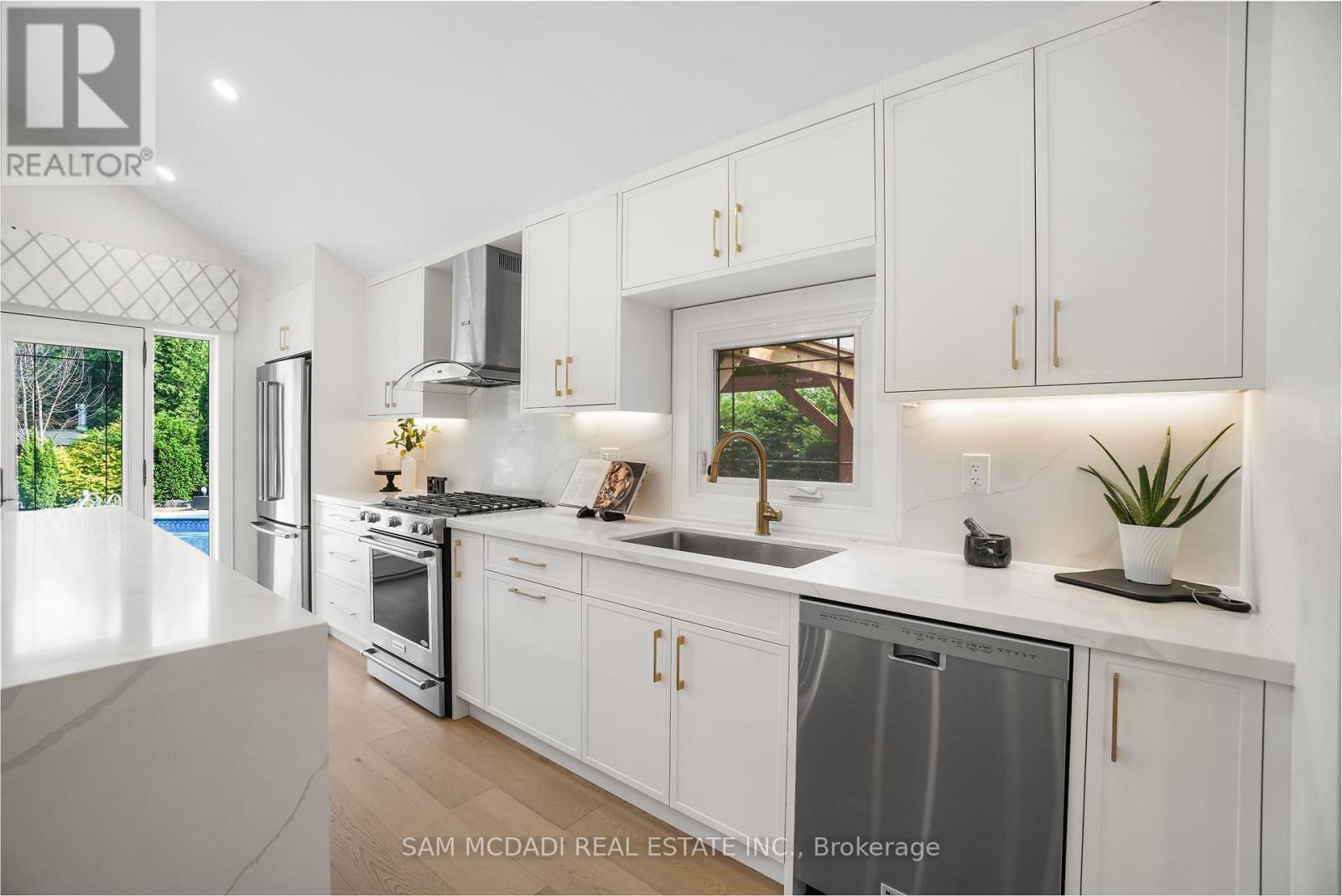 Photo 26 of 1882 Sherwood Forrest Circle, Mississauga ON