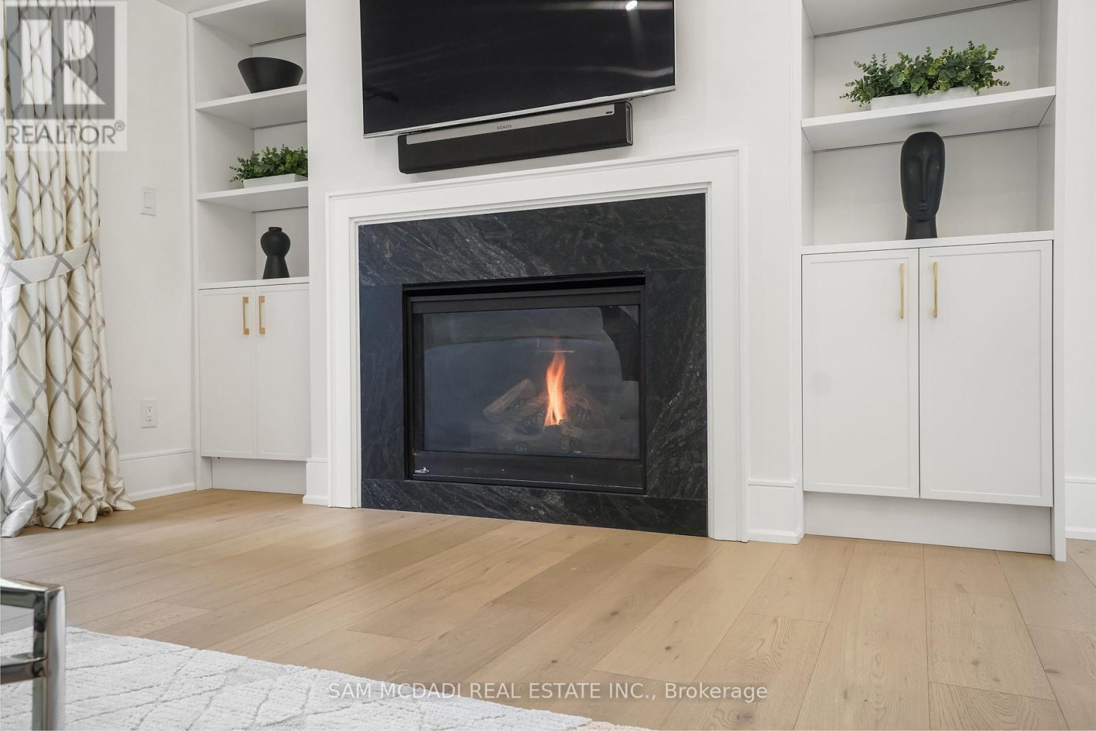 Photo 16 of 1882 Sherwood Forrest Circle, Mississauga ON