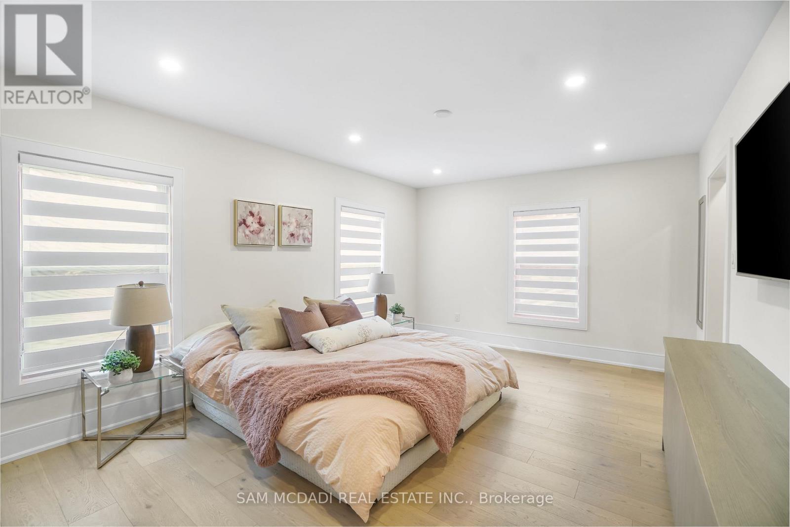 Photo 29 of 1882 Sherwood Forrest Circle, Mississauga ON