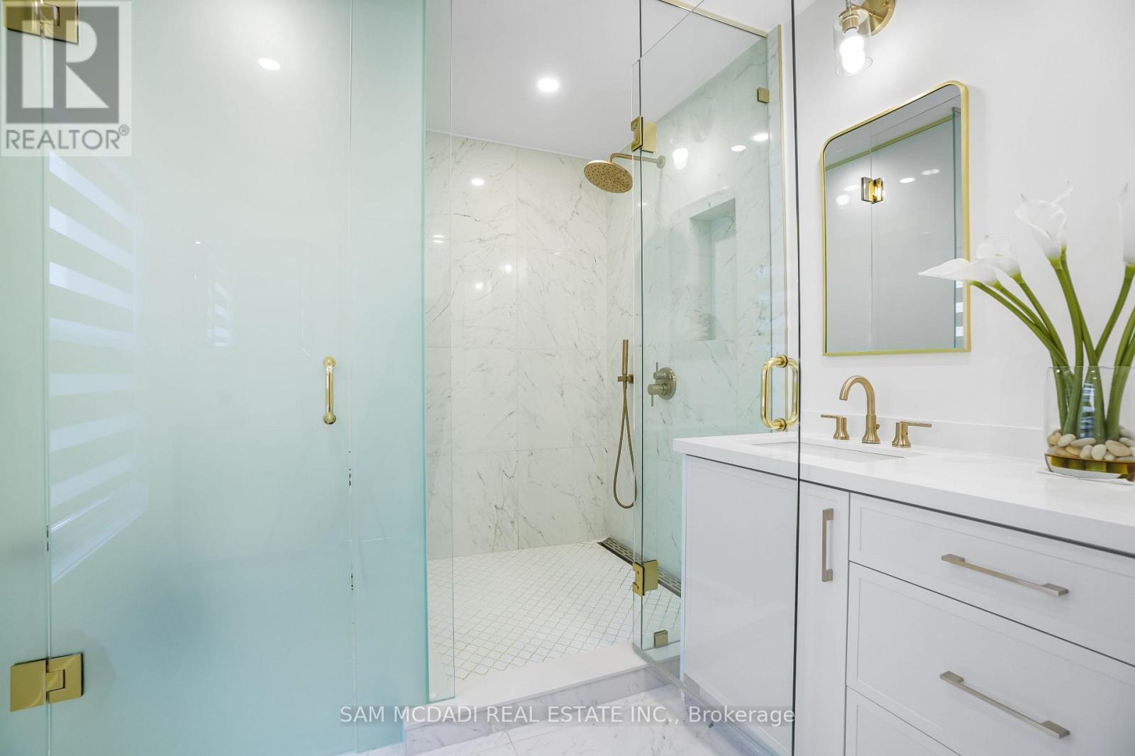Photo 6 of 1882 Sherwood Forrest Circle, Mississauga ON