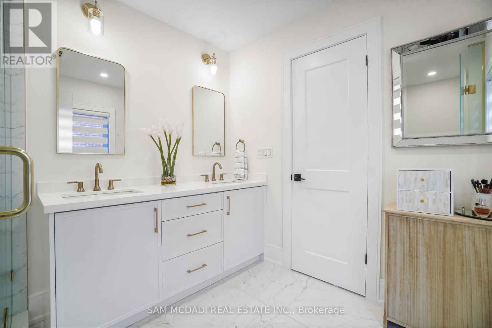 Photo 14 of 1882 Sherwood Forrest Circle, Mississauga ON