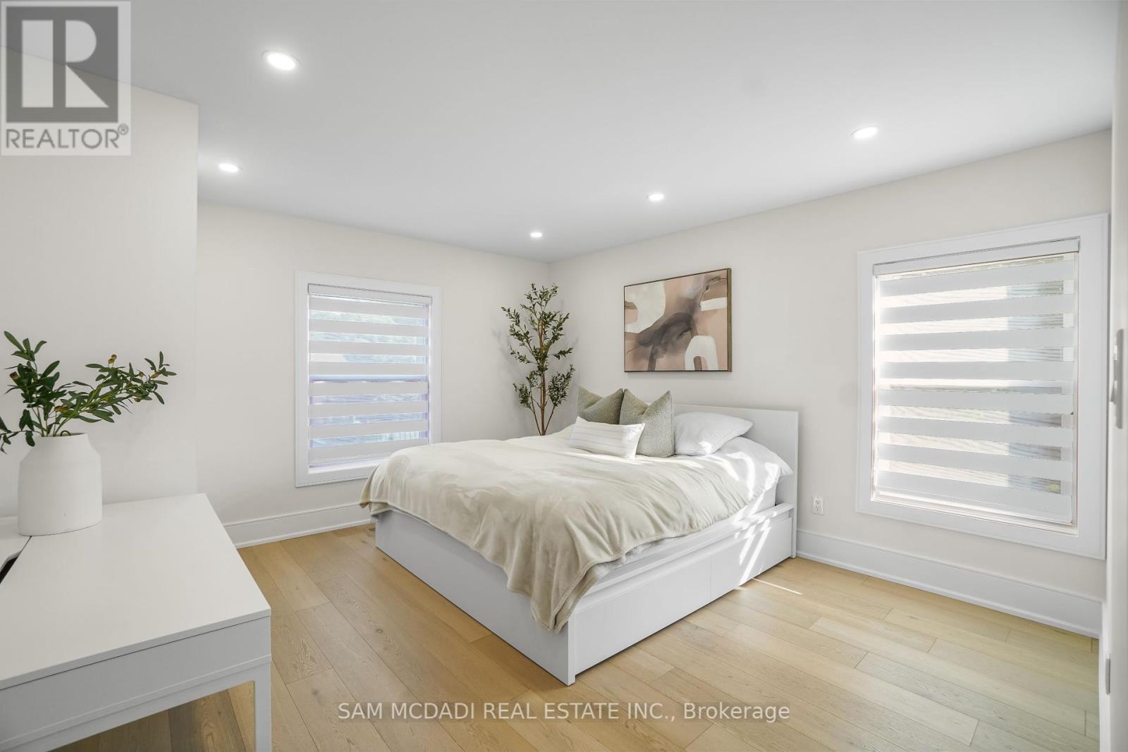 Photo 30 of 1882 Sherwood Forrest Circle, Mississauga ON