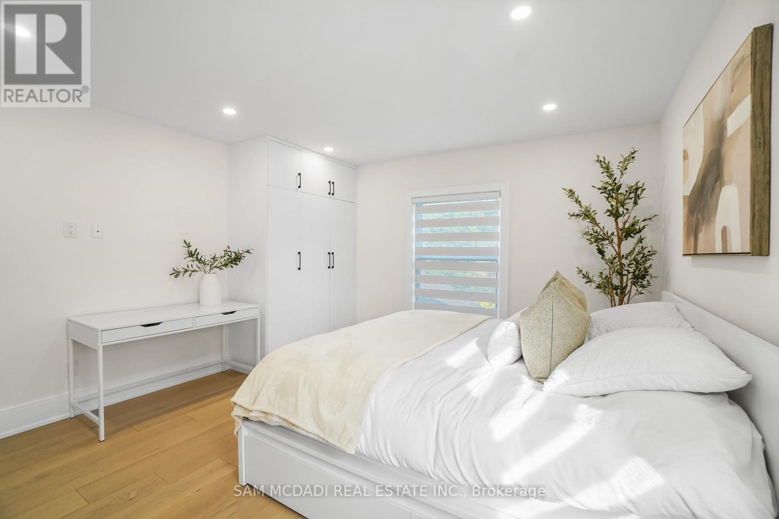 Photo 43 of 1882 Sherwood Forrest Circle, Mississauga ON