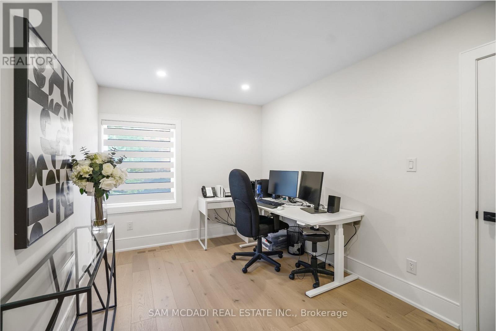 Photo 9 of 1882 Sherwood Forrest Circle, Mississauga ON