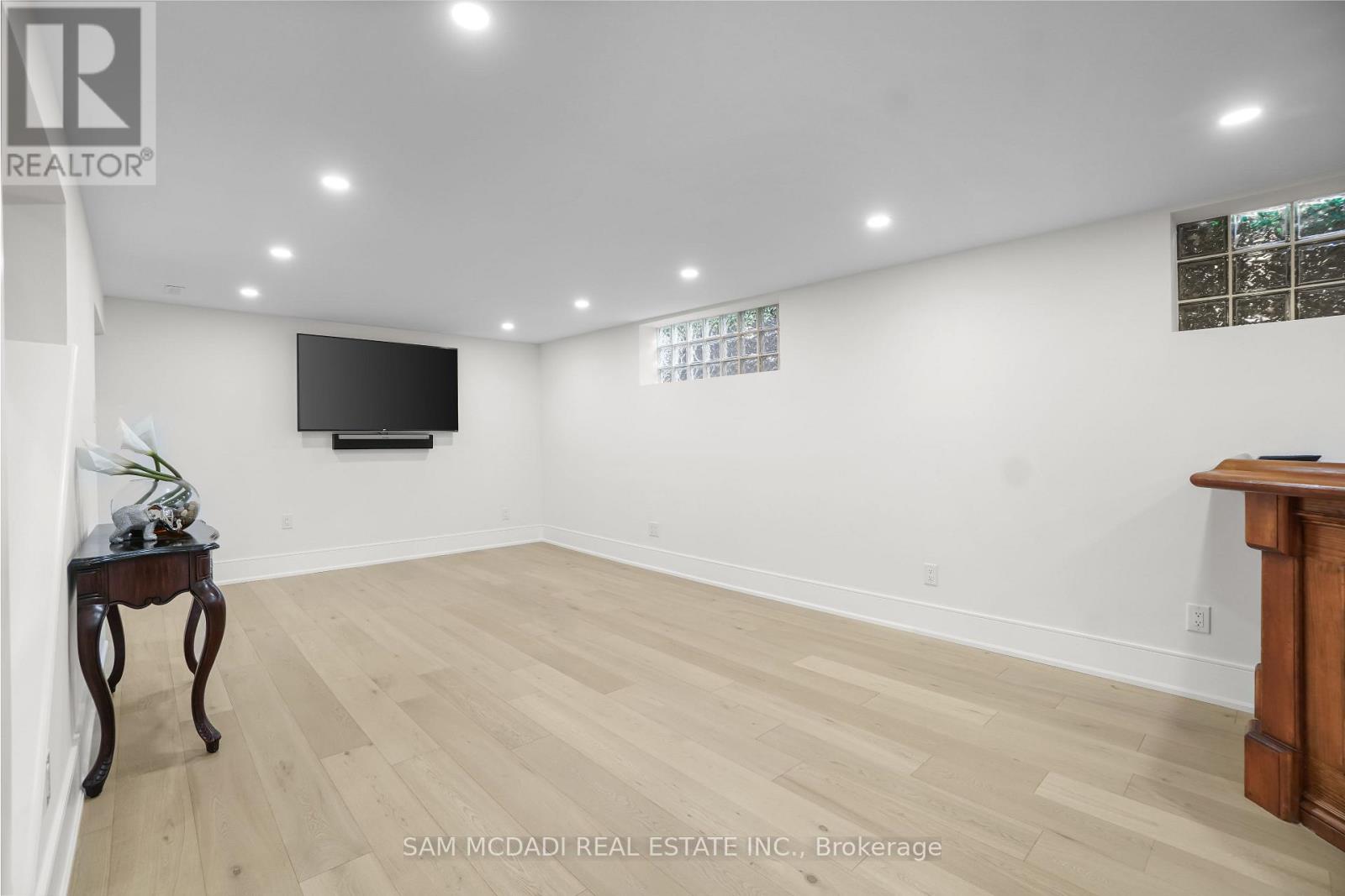 Photo 35 of 1882 Sherwood Forrest Circle, Mississauga ON