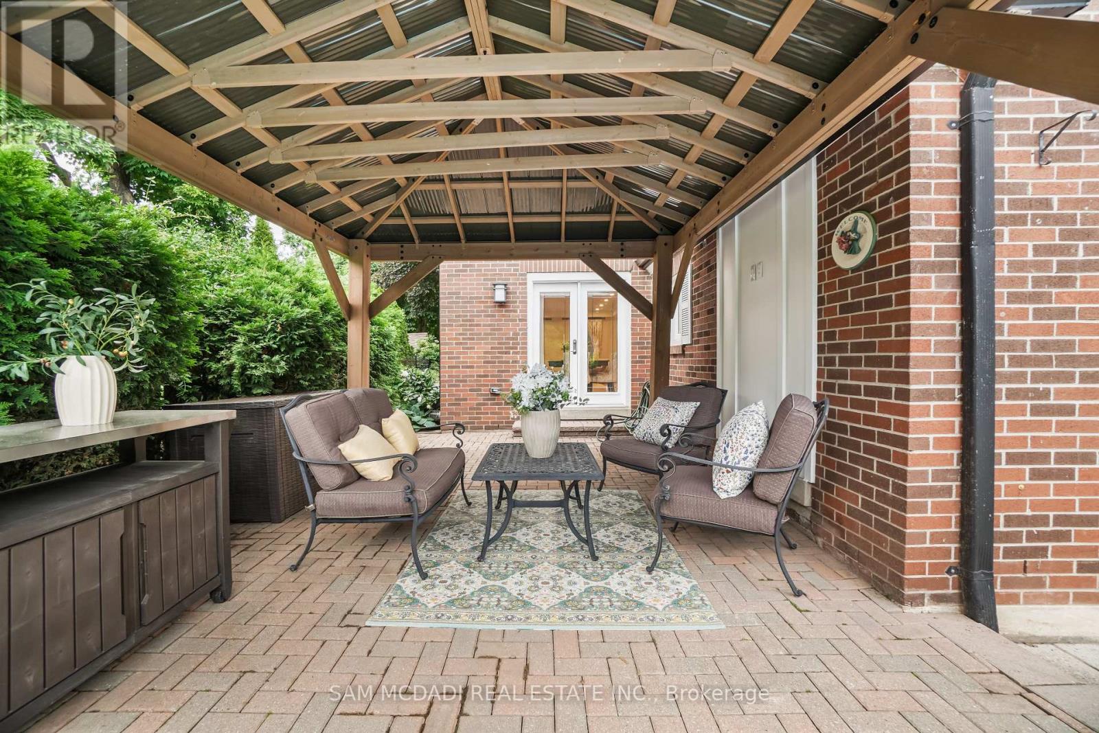 Photo 22 of 1882 Sherwood Forrest Circle, Mississauga ON
