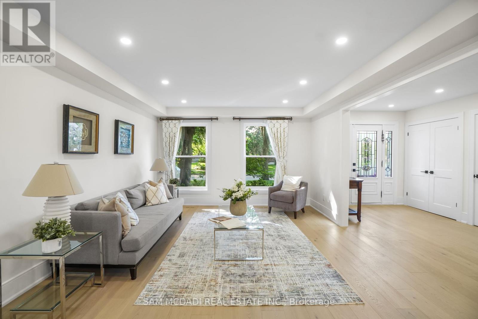 Photo 7 of 1882 Sherwood Forrest Circle, Mississauga ON