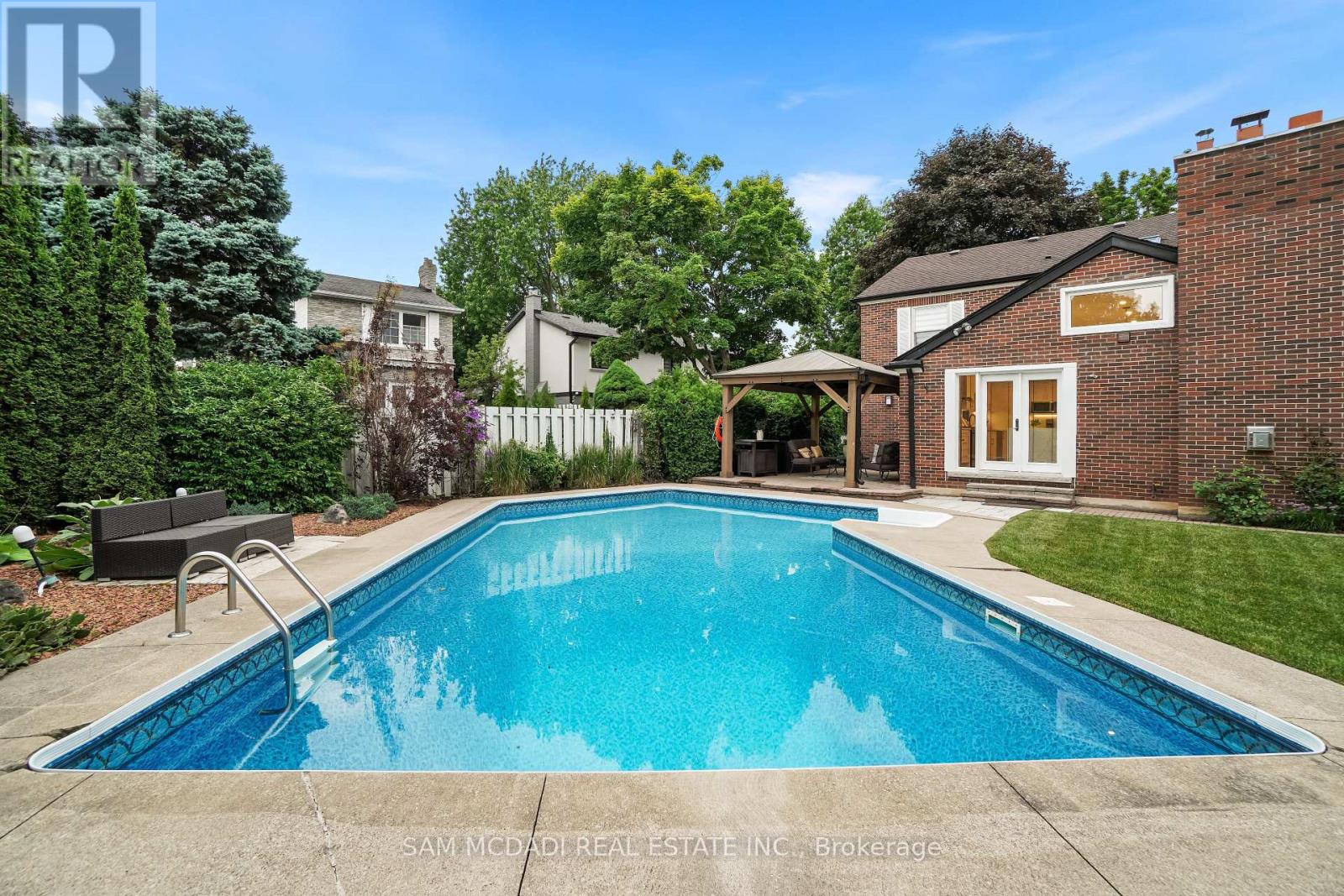 Photo 40 of 1882 Sherwood Forrest Circle, Mississauga ON