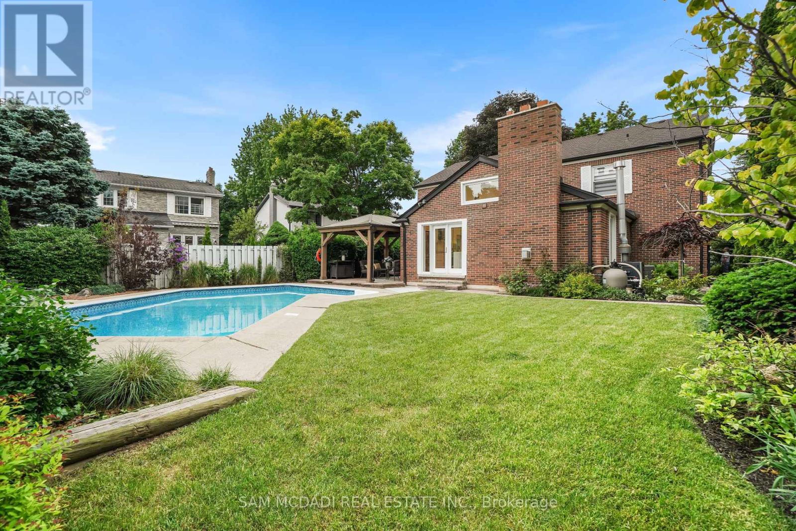 Photo 28 of 1882 Sherwood Forrest Circle, Mississauga ON